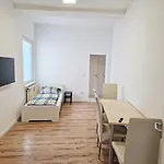Διαμέρισμα Work & In *